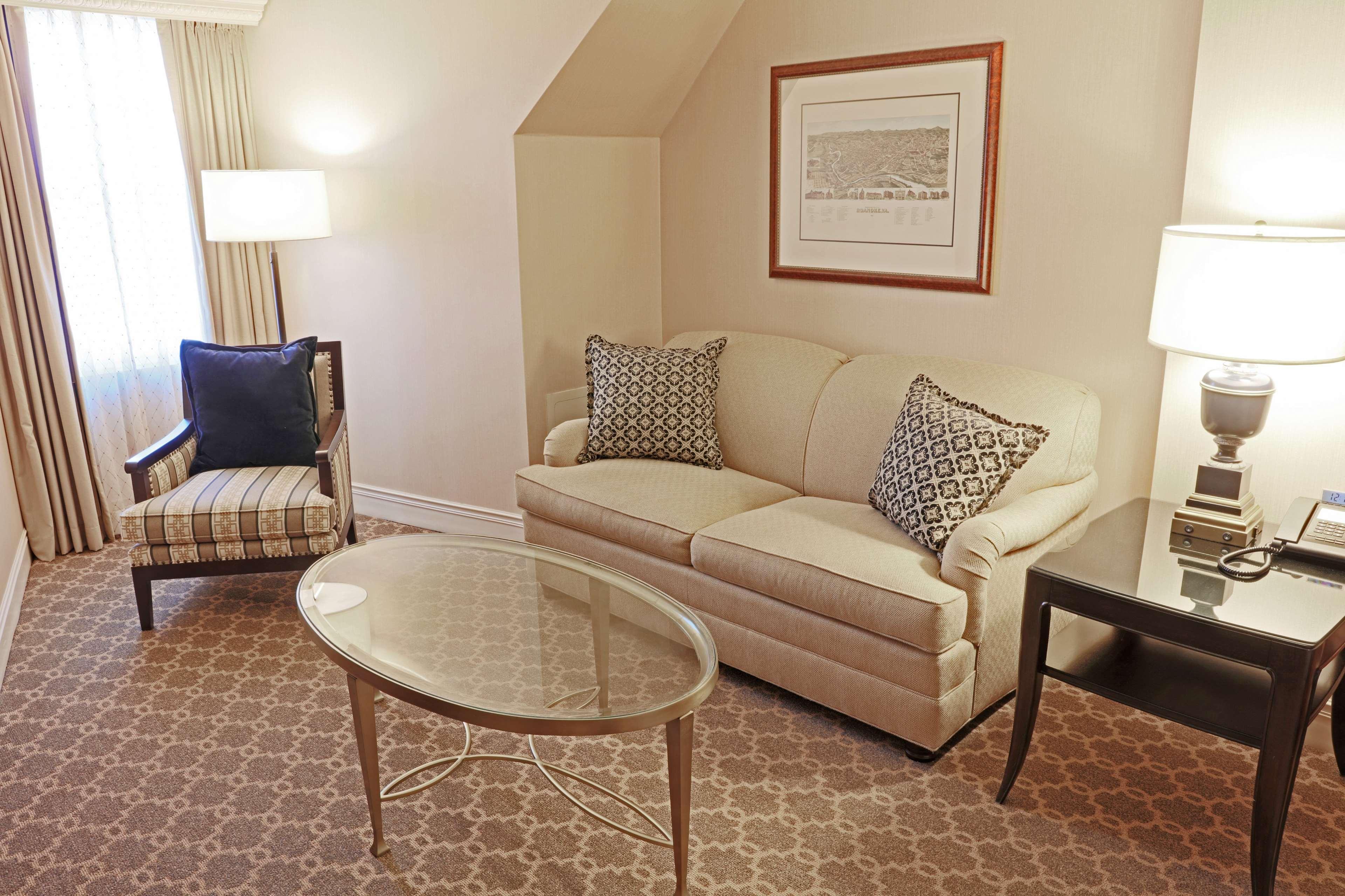 Hotel Roanoke & Conference Center, Curio Collection By Hilton Экстерьер фото