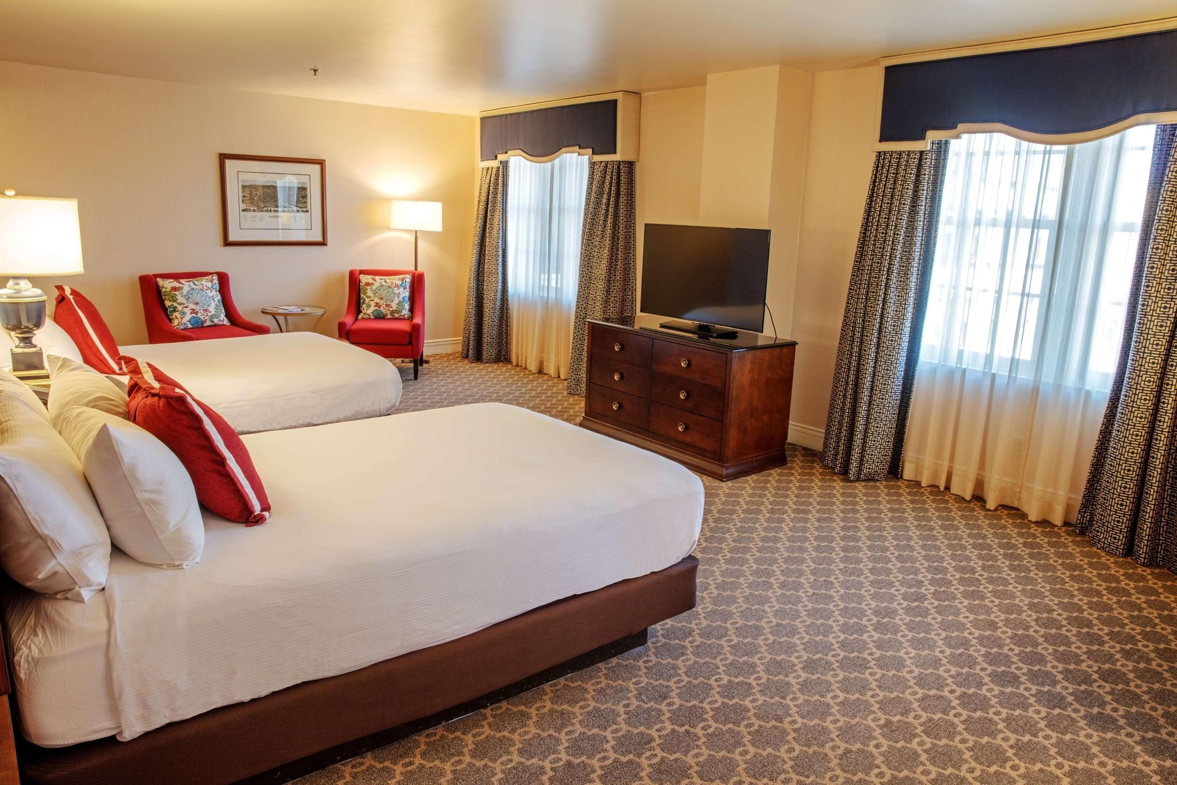 Hotel Roanoke & Conference Center, Curio Collection By Hilton Экстерьер фото