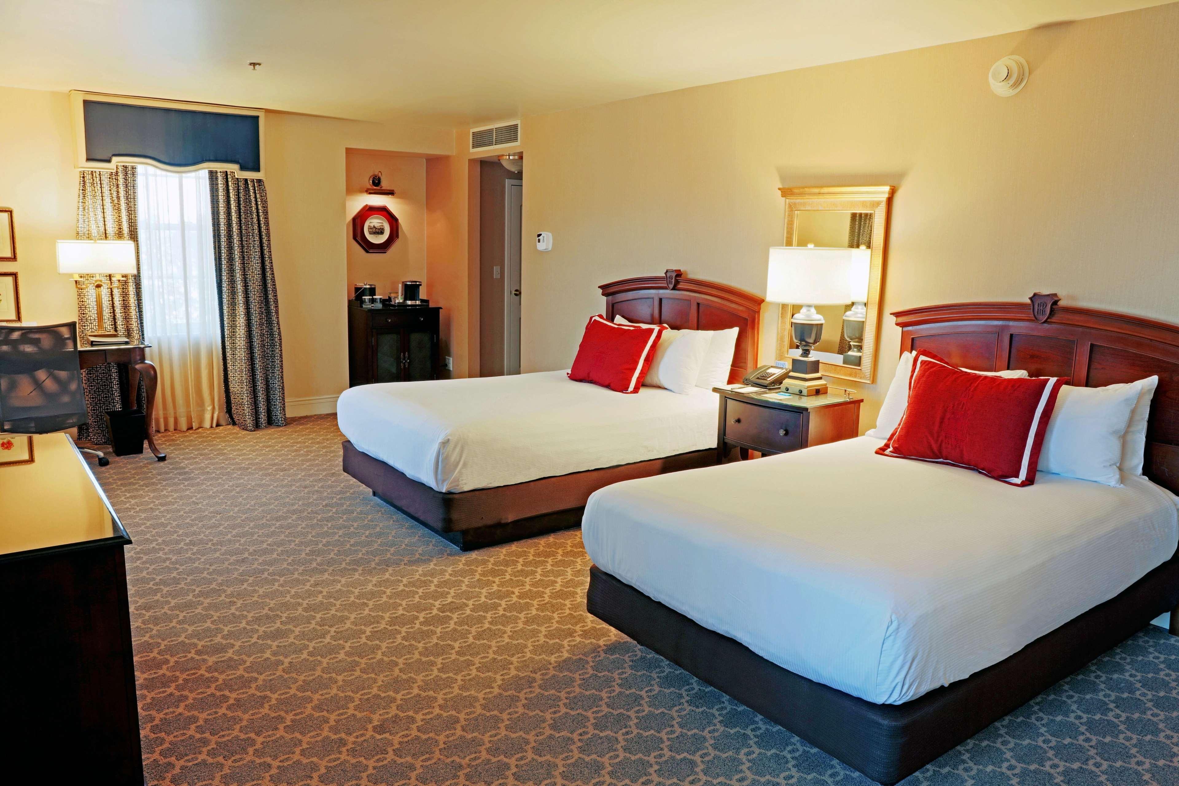 Hotel Roanoke & Conference Center, Curio Collection By Hilton Экстерьер фото