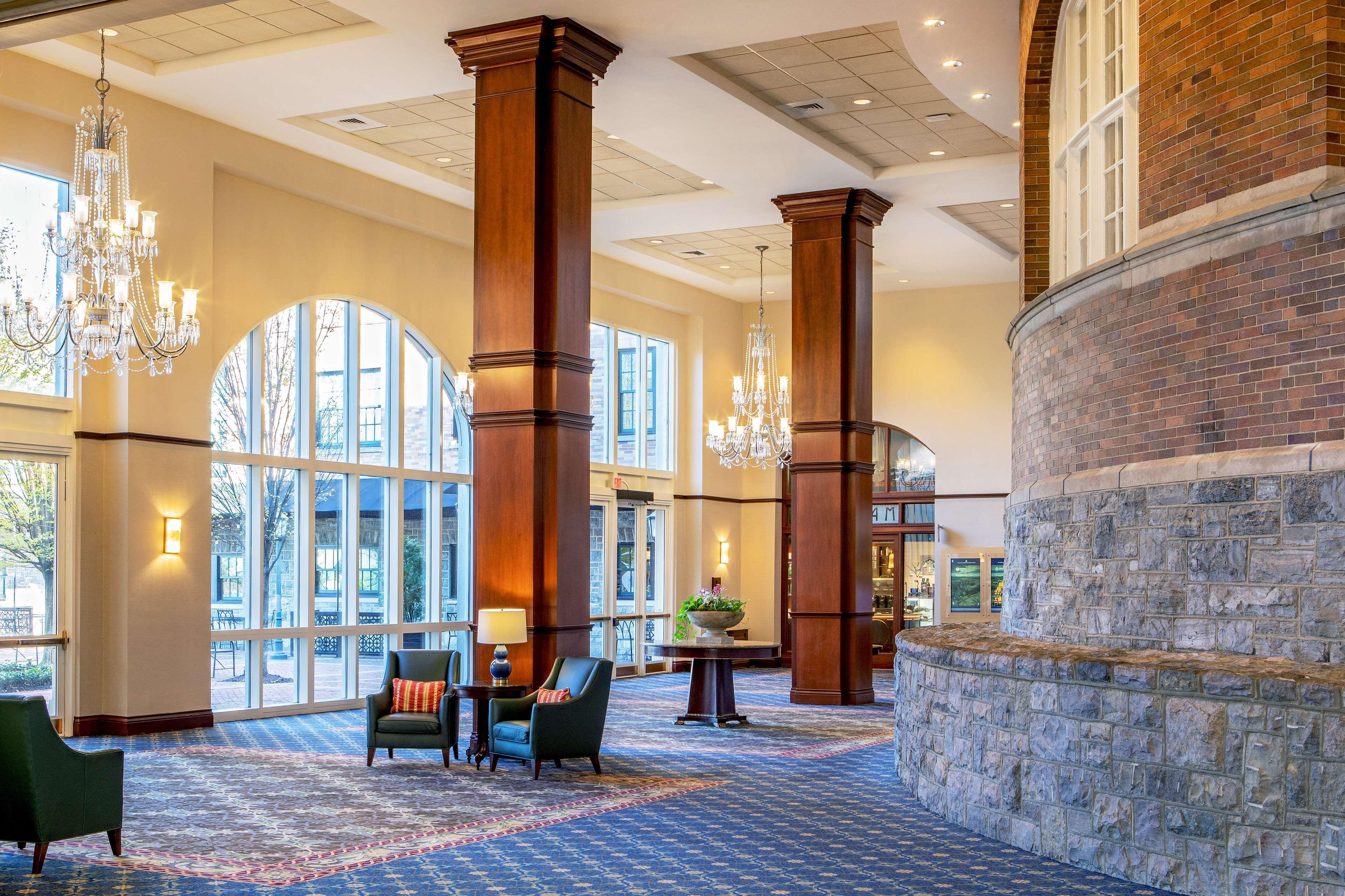 Hotel Roanoke & Conference Center, Curio Collection By Hilton Экстерьер фото