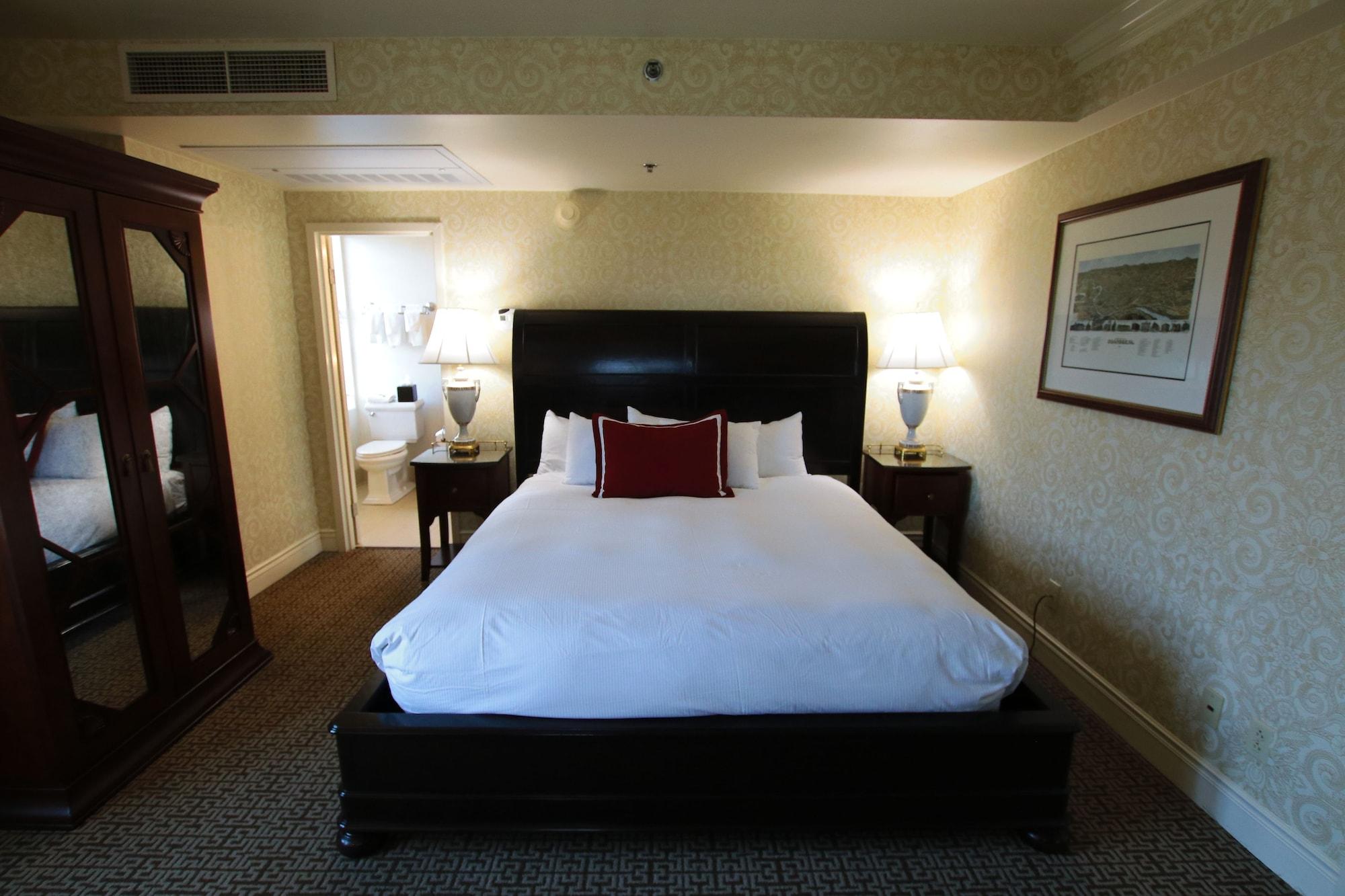 Hotel Roanoke & Conference Center, Curio Collection By Hilton Экстерьер фото