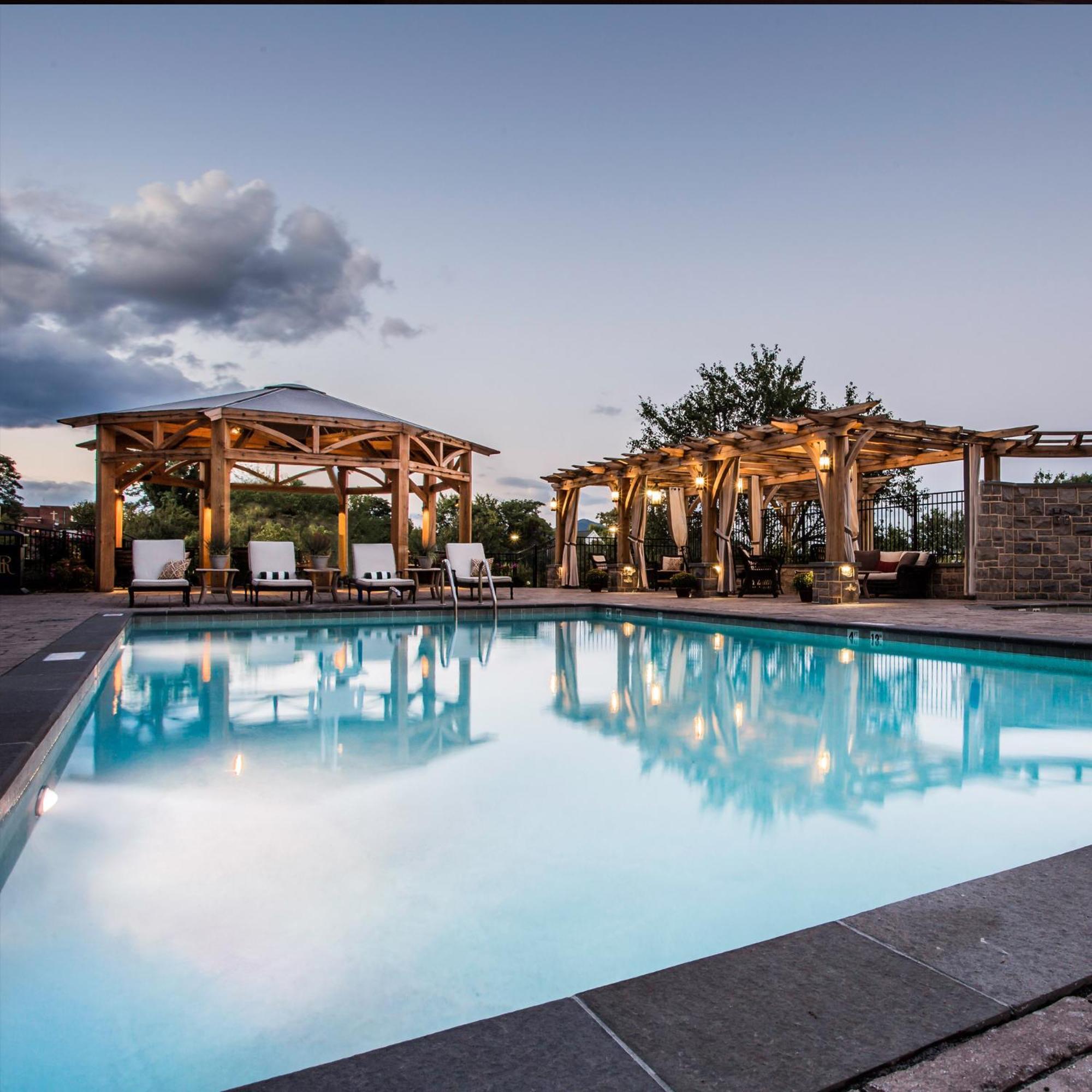 Hotel Roanoke & Conference Center, Curio Collection By Hilton Экстерьер фото