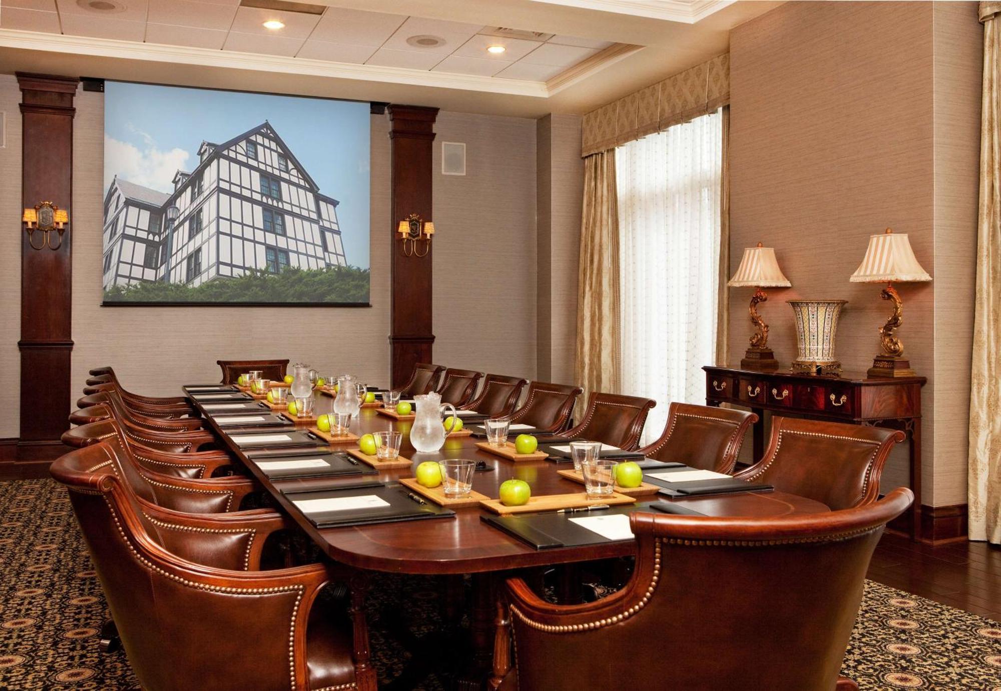 Hotel Roanoke & Conference Center, Curio Collection By Hilton Экстерьер фото