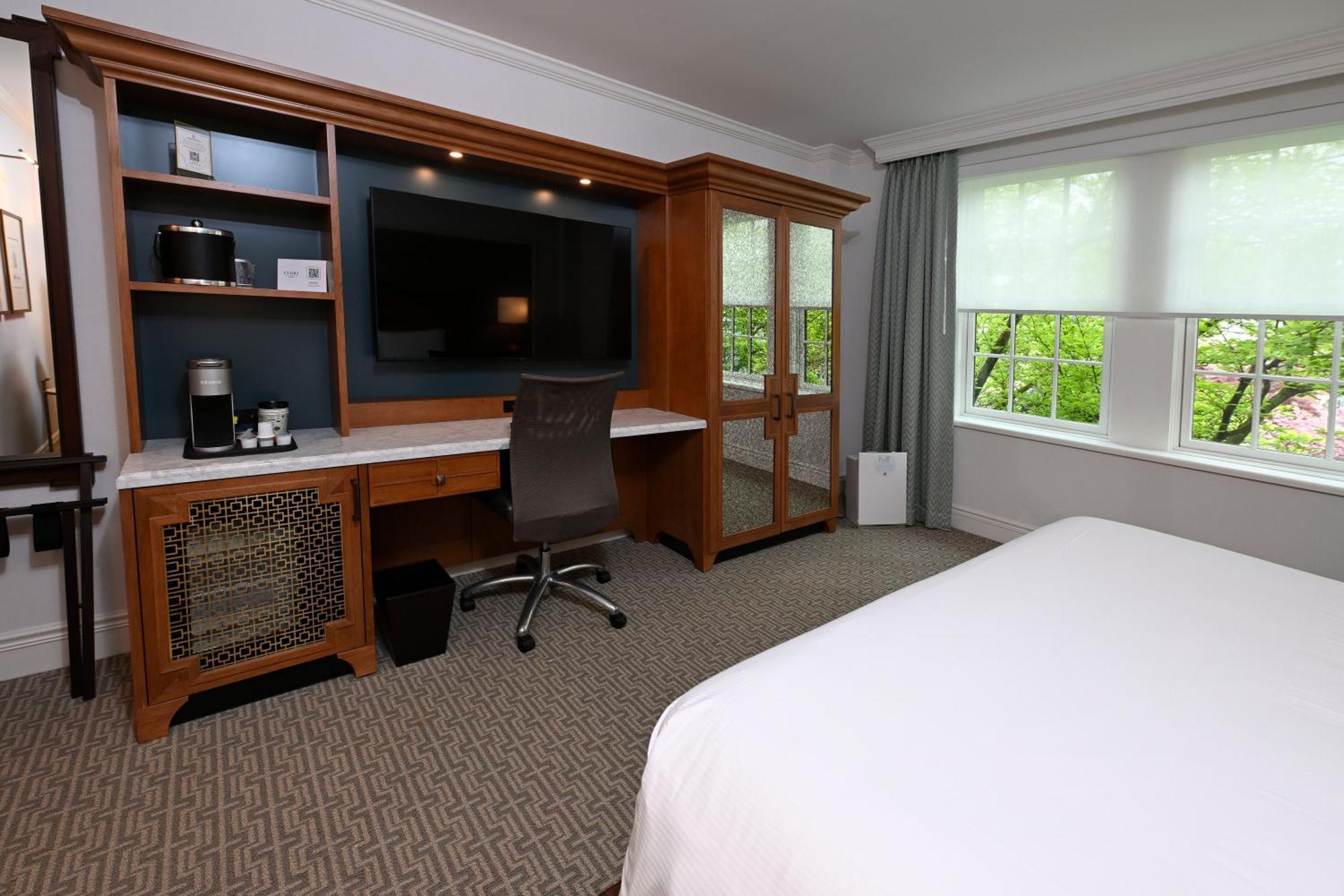 Hotel Roanoke & Conference Center, Curio Collection By Hilton Экстерьер фото