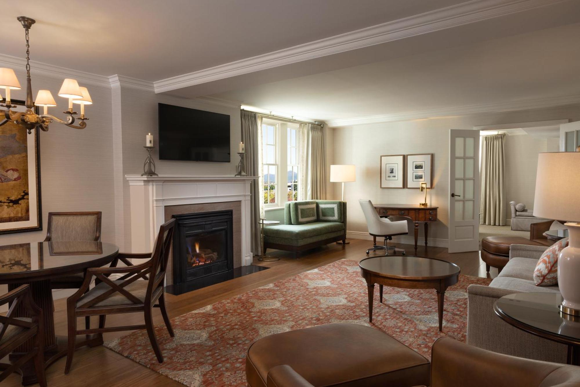 Hotel Roanoke & Conference Center, Curio Collection By Hilton Экстерьер фото