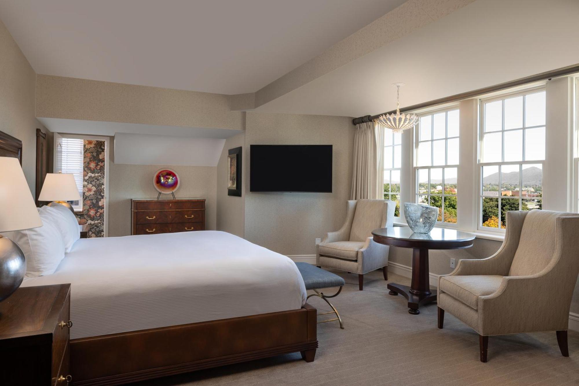 Hotel Roanoke & Conference Center, Curio Collection By Hilton Экстерьер фото