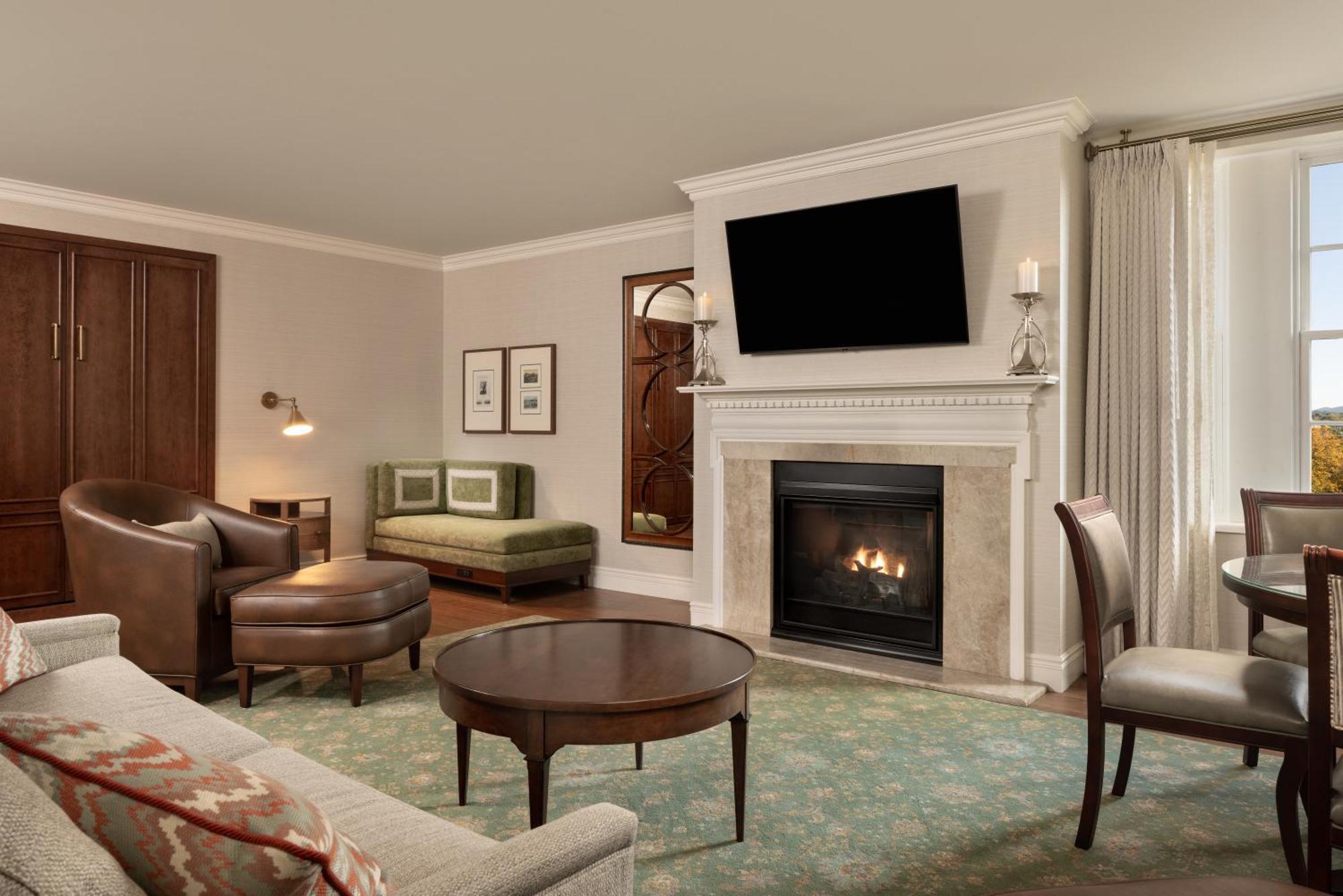 Hotel Roanoke & Conference Center, Curio Collection By Hilton Экстерьер фото