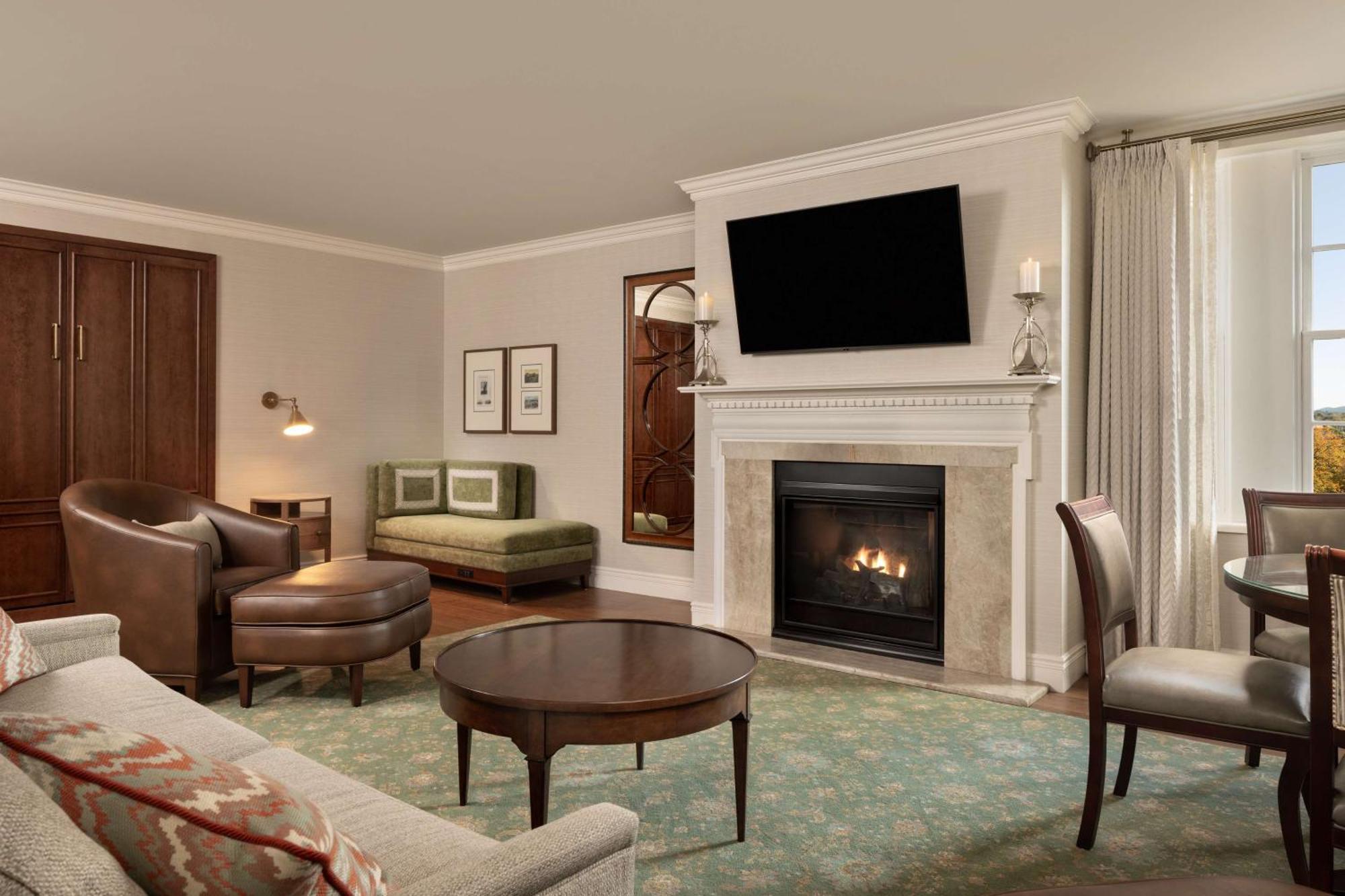 Hotel Roanoke & Conference Center, Curio Collection By Hilton Экстерьер фото